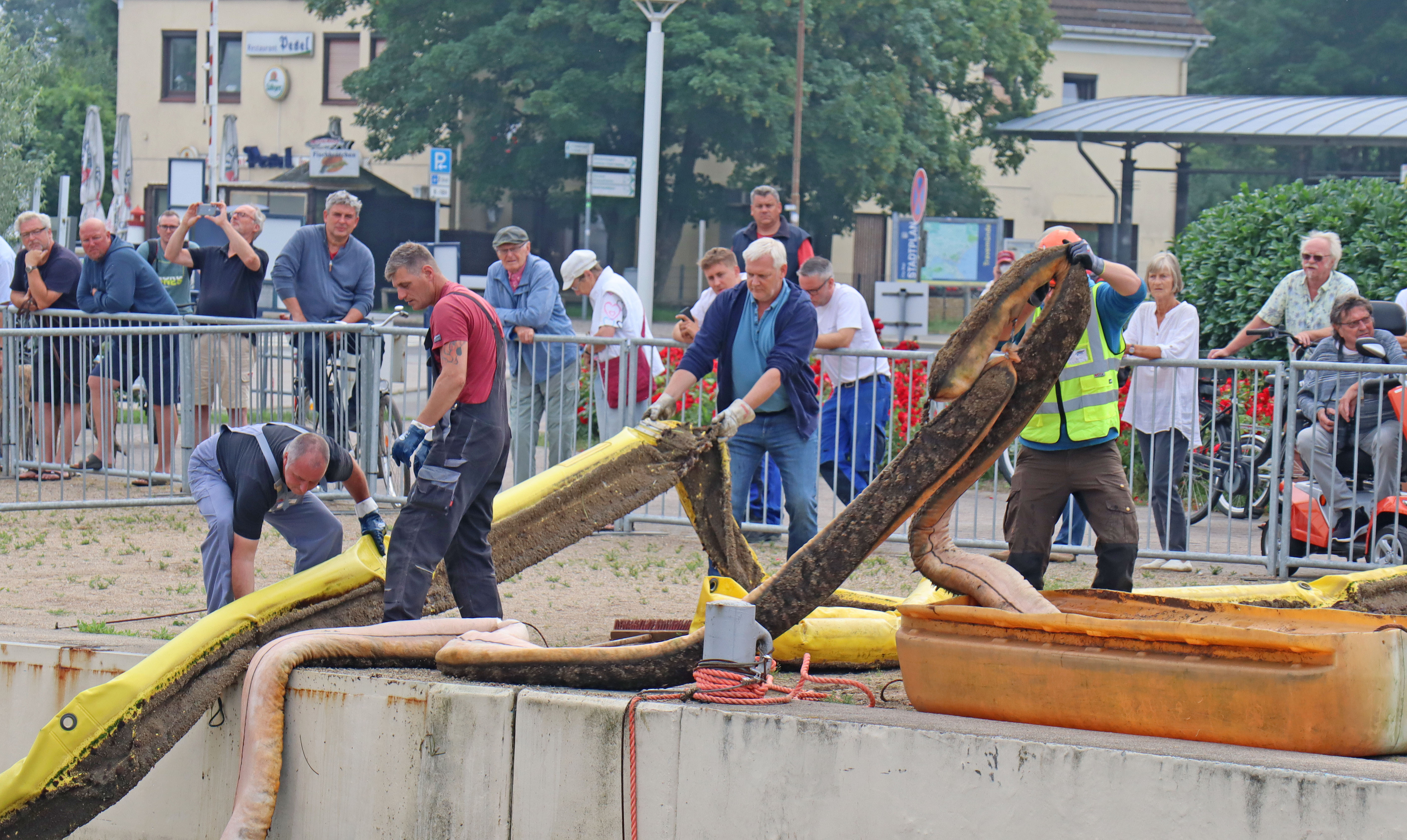 hldresdenbergung8.jpg - 2,63 MB